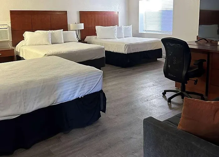 Travelodge Hotel *