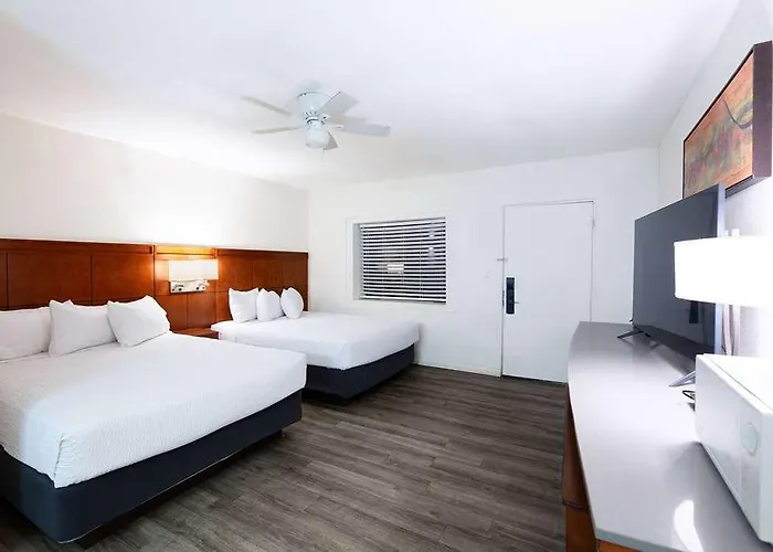Travelodge Hotel *
