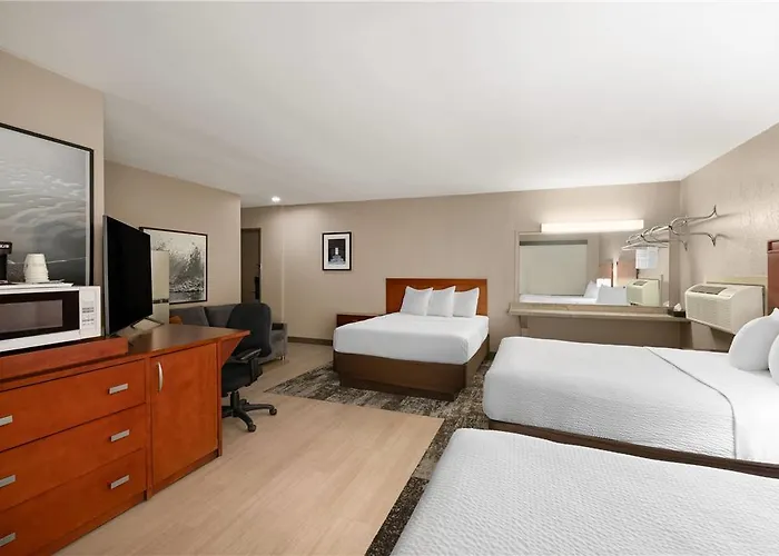 Travelodge Hotel *