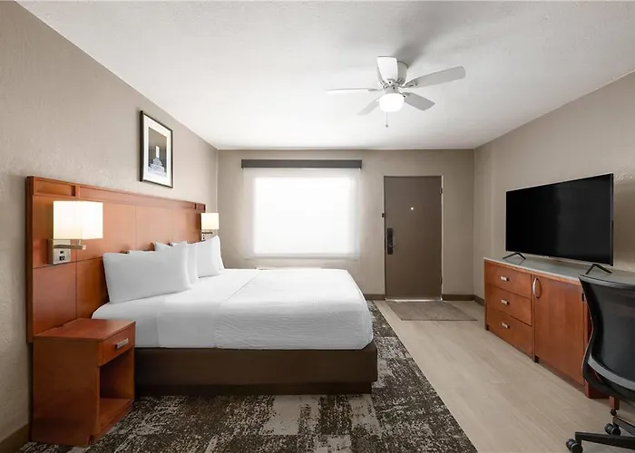 Travelodge Hotel *