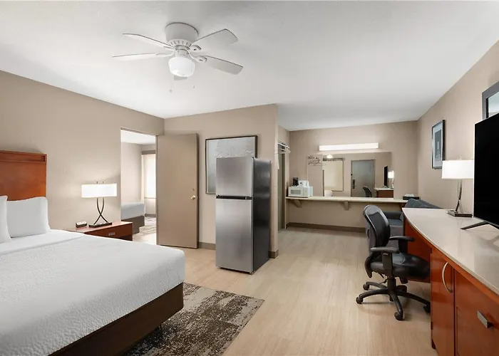 Travelodge Hotel *
